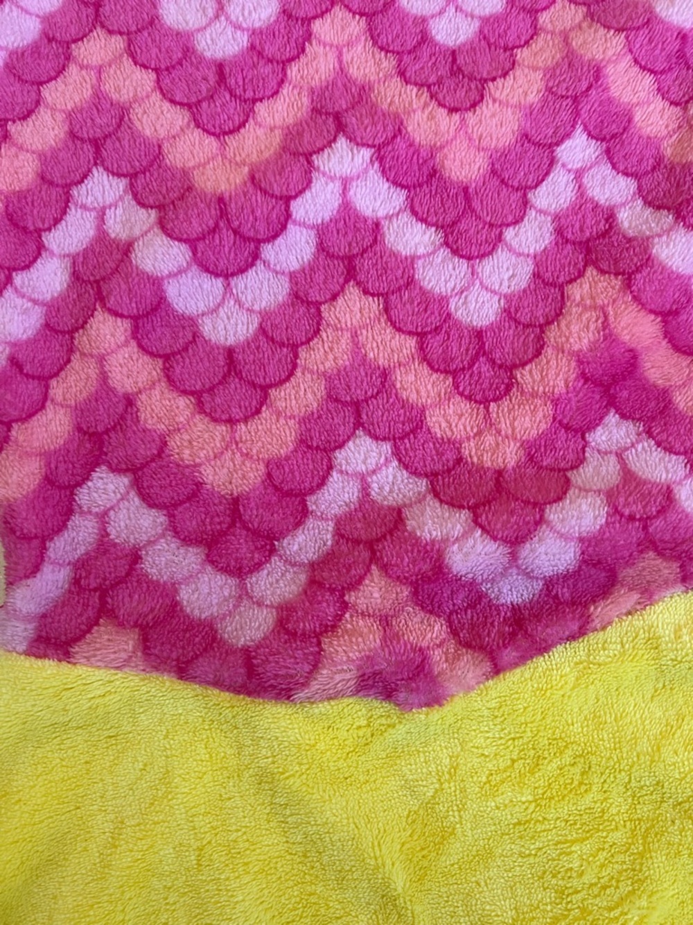 Snuggie Kids Soft Pink Mermaid Tail Sleeping Bag Loungewear with Yellow Fin - Picture 6 of 6